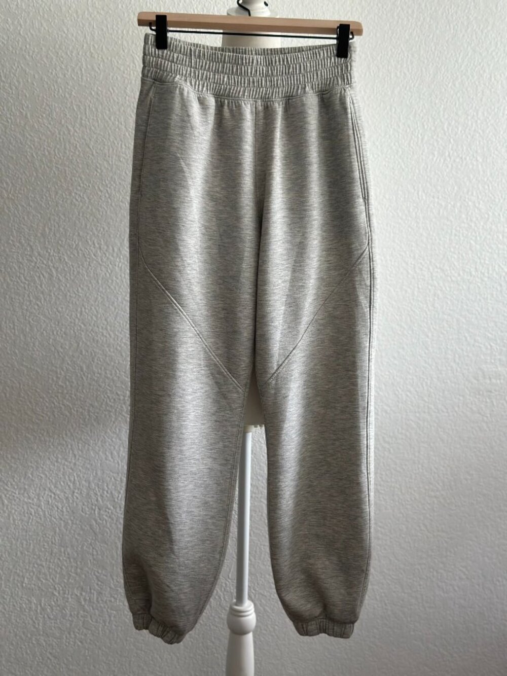 Abercrombie YPB NeoKnit Gray Joggers Small Athleisure Sweatpants Cozy Lounge - Picture 2 of 8